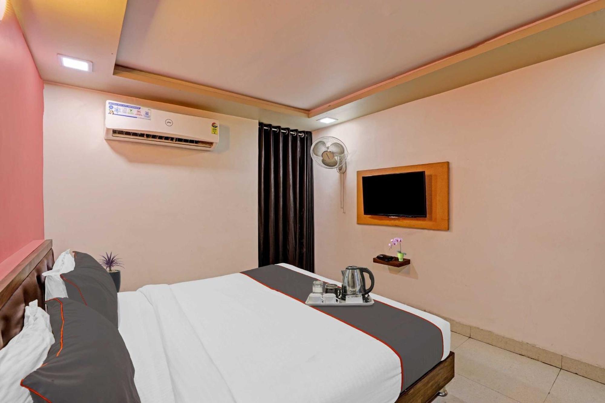 Hotel O Royal อาเมดาบัด ภายนอก รูปภาพ