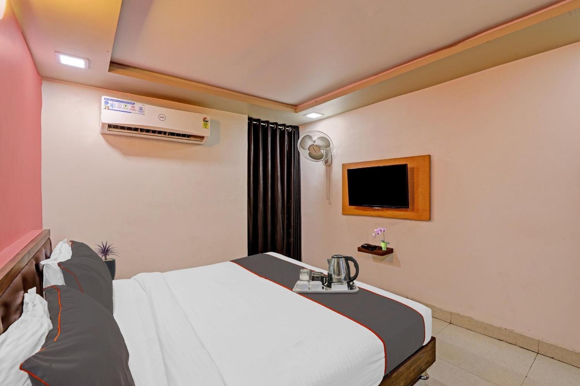 Hotel O Royal อาเมดาบัด ภายนอก รูปภาพ